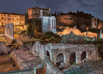 Fototapeta na wymiar Rome imperial holes at night