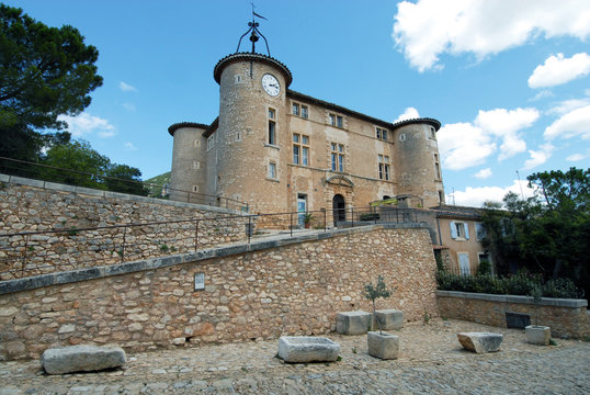 Rustrel (Vaucluse) Ch&acirc;teau de Rustrel, si&egrave;ge de la mairie, luberon, provence