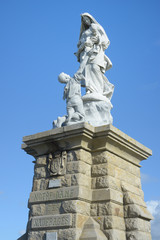 Fototapeta na wymiar Statue de Notre-Dame des naufragés à la pointe du Raz