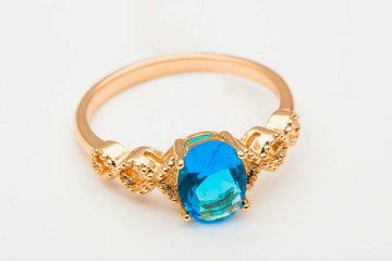 beautiful photo of golden ring close-up, precious stones, diamonds, costume jewelry, jewelry
