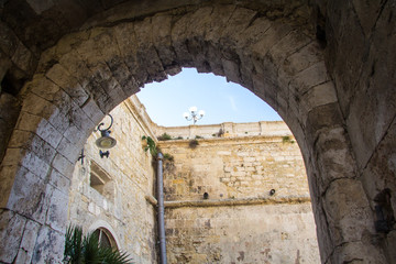 Cagliari: porta di ingresso al quartiere Castello - Sardegna