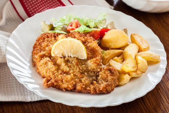 Breaded viennese schnitzel with baked potatoes