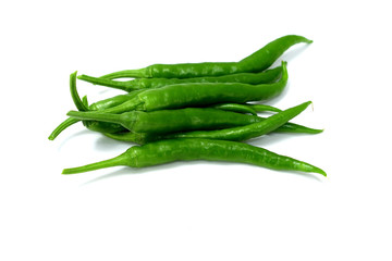 白背景の青唐辛子　コピースペースあり Green chili peppers (chile verde) on white background with copy space