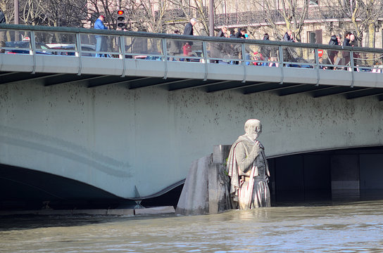 Zouave. The statue of Zouave is the most famous feature of Pont d'Alma in Paris. The statue of Zouave acts as an instrument to measure the level of the Seine during floods. Paris, France. [2018]