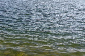 Wasser mit Wellen als Hintergrund