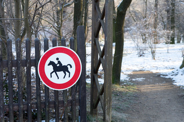 Reiterweg / Hinweisschild für Pferde verboten