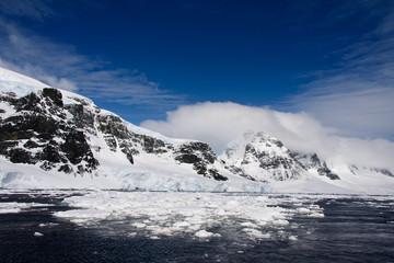 Fototapeta na wymiar Antarctic landscape with sea and mountains