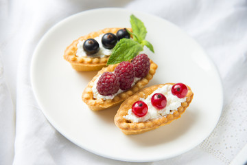Tartlets with fresh fruits