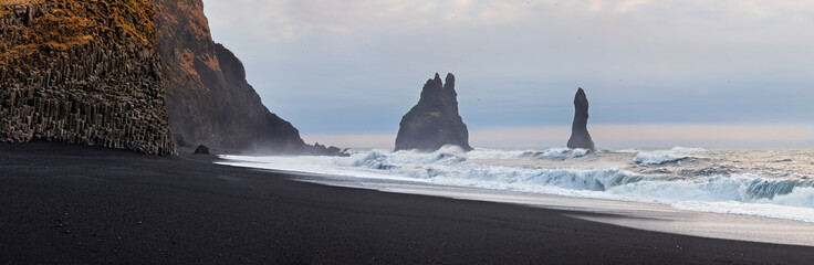 Reynisfjara black sand beach and Reynisdrangar rocks in Iceland at winter - obrazy, fototapety, plakaty