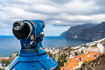 Aussichtspunkt auf Teneriffa auf die Steilküste Los Gigantes - Schärfe auf die Felsen