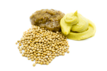 Senfkorn Senfkörner süßer Senf isoliert freigestellt auf weißen Hintergrund, Freisteller süßersenf