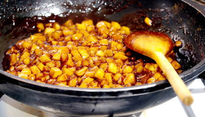Preparation of a filling for a bun. Roasting apples in a frying pan