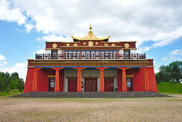 temple bouddhiste Dhagpo Kundreul Ling à biollet, puy-de-dome