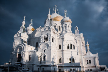 Fototapeta na wymiar Belogorsky Monastery of St. Nicholas