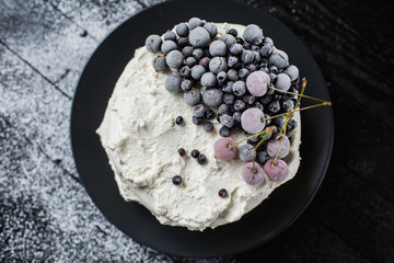 Pavlova cakes with cream and fresh summer berries - 192381984