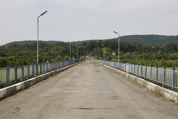 Obraz premium Border crossing over Enguri river between Georgia and its breakaway autonomous region Abkhazia