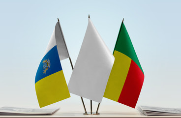 Flags of Canary Islands and Benin with a white flag in the middle