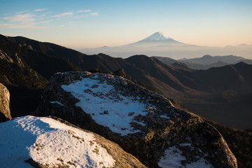 瑞牆山山頂より望む富士山