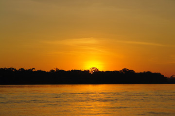 Atardecer en la selva de Puerto Maldonado
