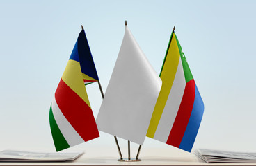 Flags of Seychelles and Comoros with a white flag in the middle
