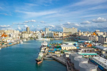 Foto op geborsteld aluminium Japan Tomarihaven met de stadshorizon van Okinawa in Naha, Okinawa, Japan