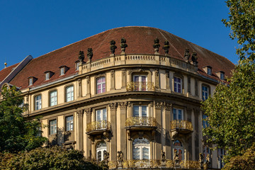 Fototapeta na wymiar Die prächtige Rokoko-Fassade des rekonstruierten Ephraim-Palais im Berliner Nikolaiviertel