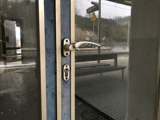 Fototapeta premium abandoned train station door handle 