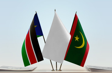 Flags of South Sudan and Mauritania with a white flag in the middle