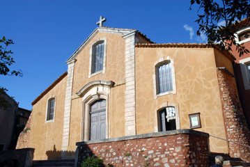 Fototapeta na wymiar Roussillon (Vaucluse) église du village, Provence, France