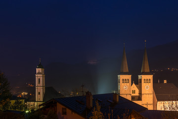 Fototapeta na wymiar Blick über Berchtesgaden an einem Abend im Frühling