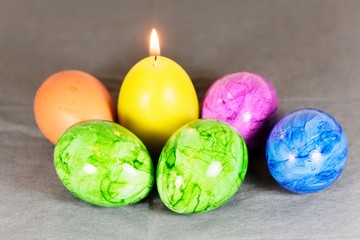 Obraz na płótnie Canvas Colored Easter eggs with a candle