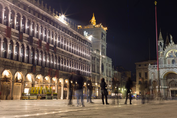 Obraz premium Procuratie Vecchie, Piazza San Marco, Venice, Italy at night