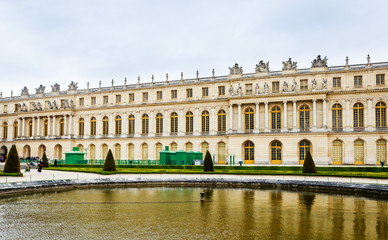Fototapeta na wymiar Versailles Palace and park near Paris