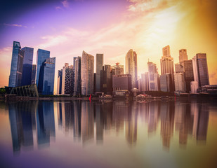 Fototapeta premium Singapur panoramę centrum dzielnicy biznesowej o zachodzie słońca. Klasyczny ton