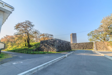  	春の朝の山形城跡の南門跡の風景