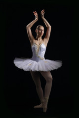 jeune danseuse ballerine en tutu plateau et pointes classique