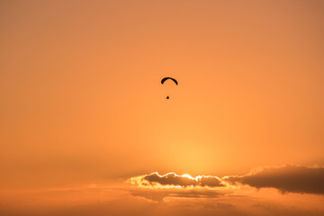 Naklejka na ściany i meble Paraglide shilouette at sunset