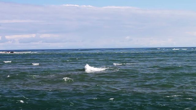 1670 Ocean Waves Blue Sky