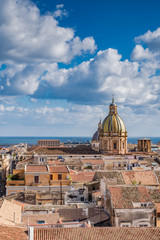 Fototapeta na wymiar Skyline della città di Palermo visto dai tetti, Italia