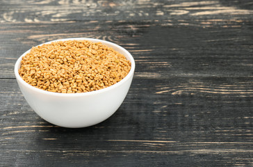 Grains of fenugreek in bowl