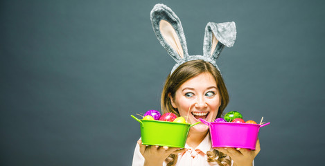 Frohe Ostern( Frau mit Osterhasen Ohren)