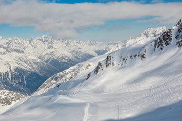 Fototapeta na wymiar Long piste from Gemsstock peak in SkiArena skiing resort