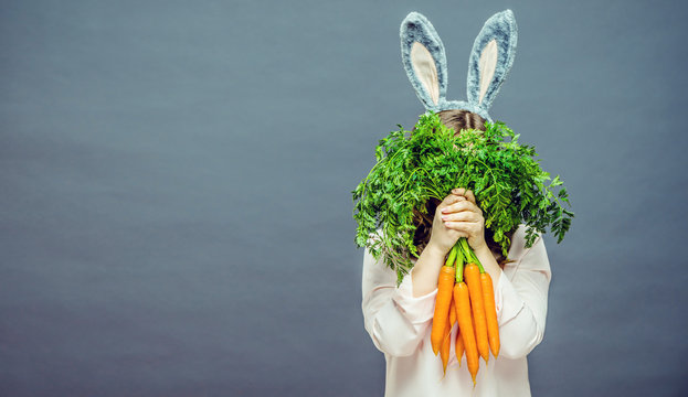Frohe Ostern( Frau mit Osterhasen Ohren)