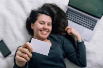 Naklejka premium woman show card with empty space laptop on background