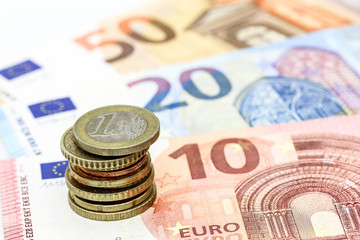 Euromünzen auf Banknoten