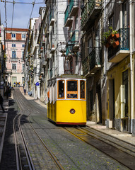 Naklejka na ściany i meble Lissabon – Standseilbahn Ascensor da Bica 