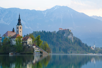 Fototapeta premium Amazing sunrise at the lake Bled