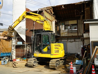 
解体費用助成金制度を使っての老朽家屋解体工事の様子