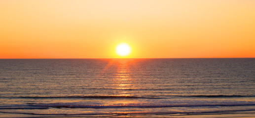 Obraz premium Sunset. Cádiz beach in the evening. Cádiz, Spain.