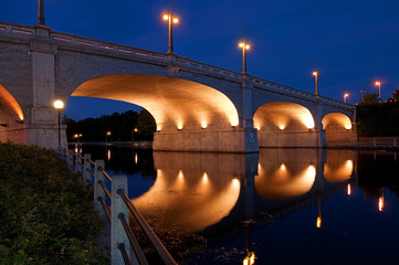 Fototapeta na wymiar Bridge over the Rideau Canal, Ottawa